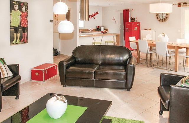4 bedroom accommodation in Montélimar
