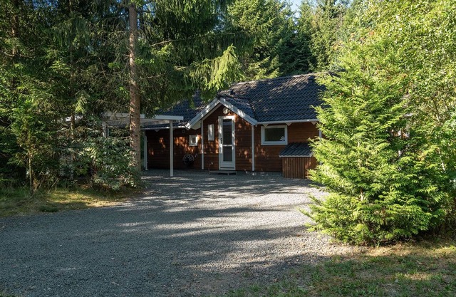 4 bedroom accommodation in Give