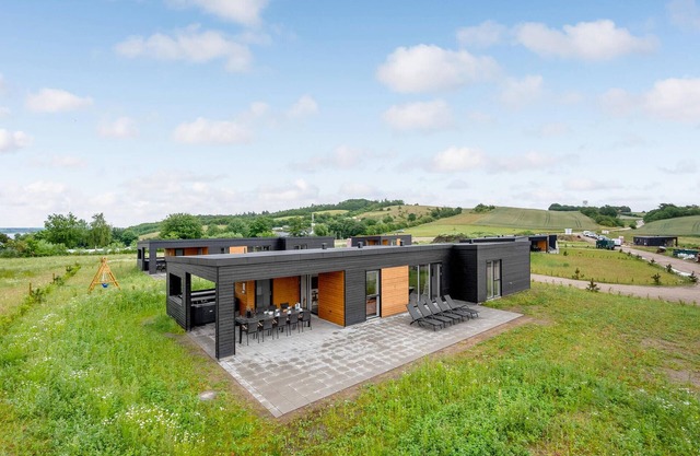 4 bedroom awesome home in Løgstrup