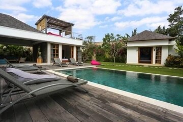 4 Bedrooms Luxurious Villa, Umalas in Umalas