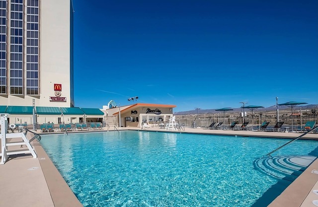 4 Spacious Units for Large Groups, Casino, Pool, Restaurants, Game Room, Bars!