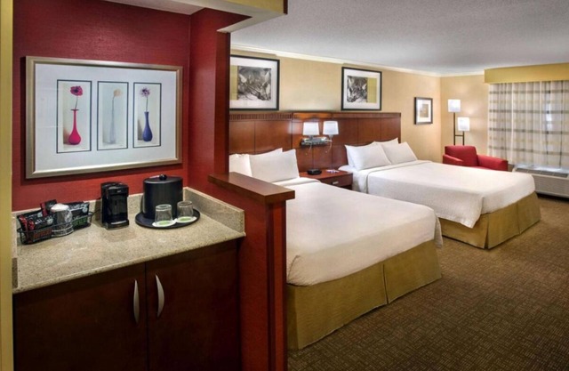 4 Spacious Units! FREE Parking, Pets Allowed, Close to Burlington Mall!