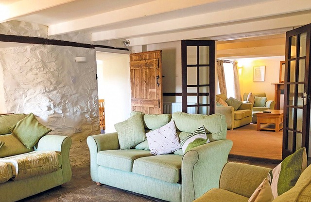 5 bedroom accommodation in Nr St Austell