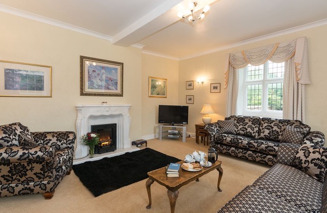 5 bedroom accommodation in Killerby, Cayton, near Scarborough