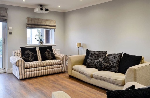 5 bedroom accommodation in Skelmorlie, near Largs