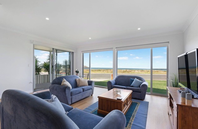 52 Esplanade - Seafront House in Central Location - *Ground Floor Only*