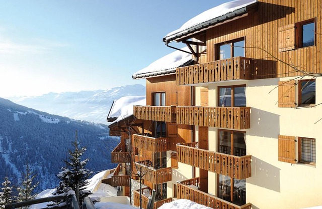 Ski Slopes Swimming Terrace Locker 