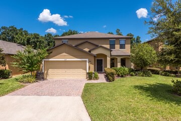 6 bedroom, Saltwater Pool, Spa, Games room all close to Disney!