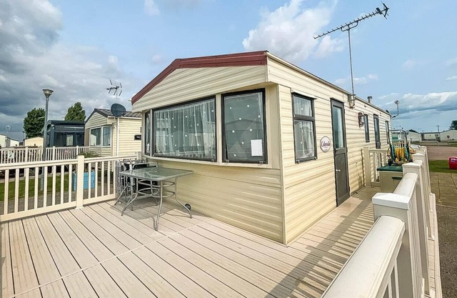 6 berth caravan with decking at Seawick Holiday Park in Essex ref 27430S