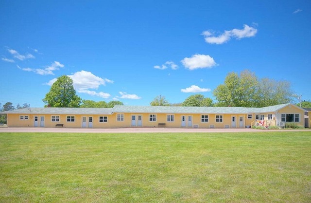 (6) Private Double Suite at Green Acres Summerside