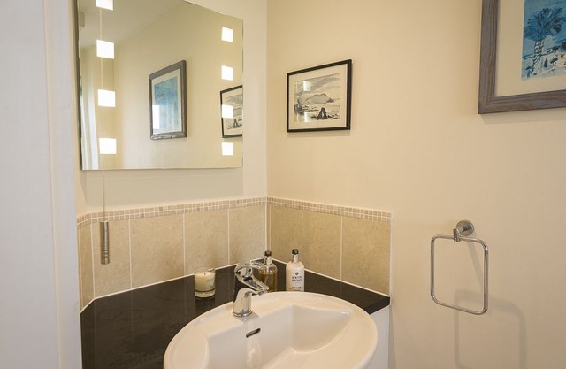 6 Thurlestone Beach House, THURLESTONE