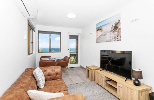 67 South Pacific Crescent - Studio Apartment