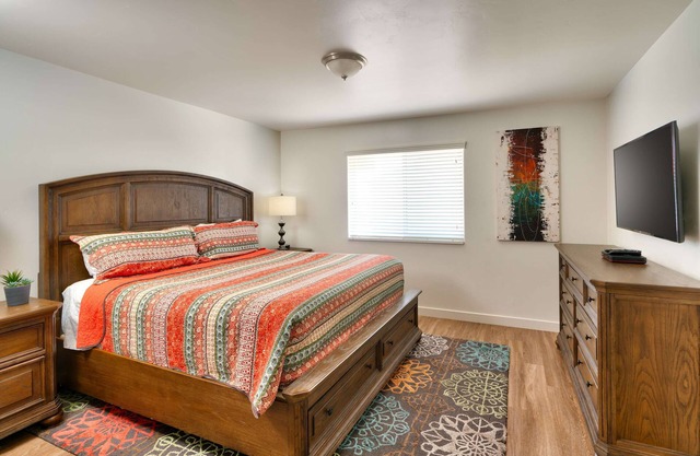 6H Spacious Moab RedCliff Condo, POOL & HOT TUB