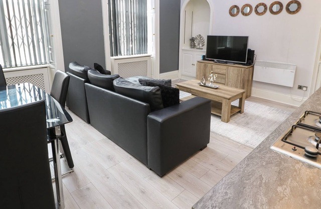 7 ST. JOHNS NORTH APARTMENTS, romantic in Wakefield