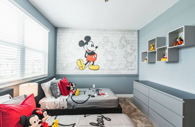 700SST: WowHouse! Live the Magic in a Wonderful Themed Villa