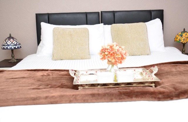 (7SM-11)Dreams Serviced Accommodations- Staines/Heathrow