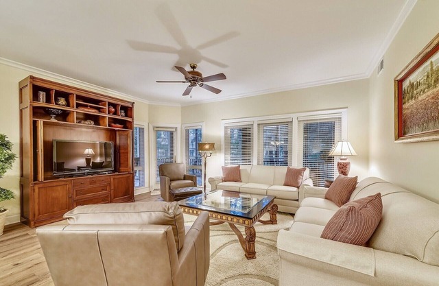 8133 Wendover Dunes ~ Large Screened Porch! Less than 5 Minute Walk to Beach!