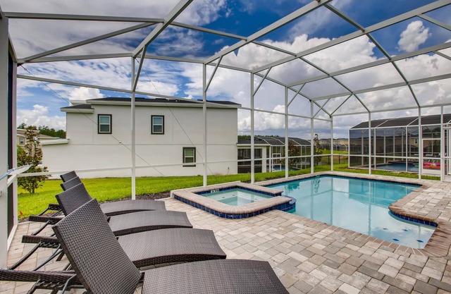 8908 CC - 6BR Luxury Home: Private Pool