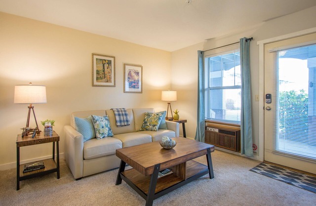 9 Lodge - Downtown, AC, Ground Floor!