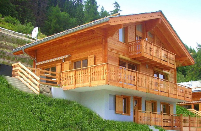 A luxurious 12 person chalet with superb view.