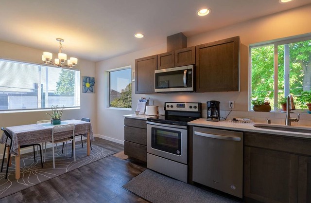 A-Seattle Urban Village- Lopez- Roof top view deck