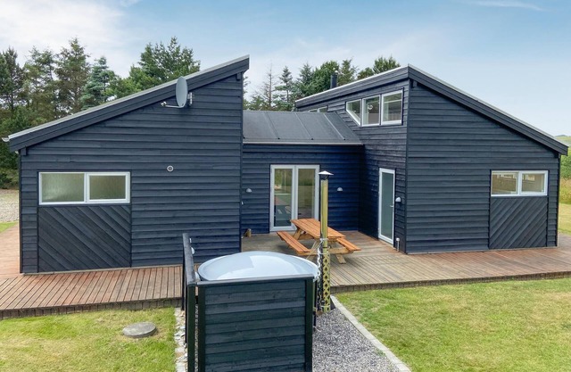 A truly remarkable, bright vacation home from 2007, equipped with heat pump.