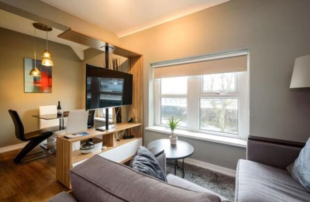 Aaron Wise Apartments