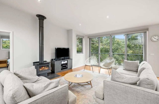 Absolute Serenity I Bush Views I 2 Living Rooms