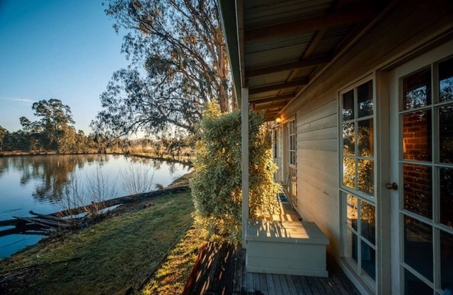 Acheron Valley Country Estate Lakefront 