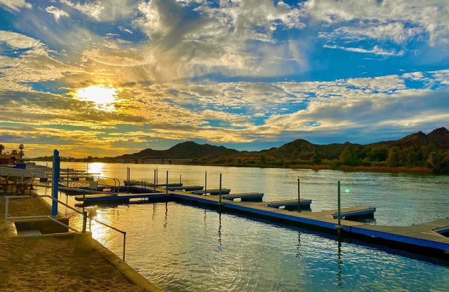 Across from river - Boat slips - Comfortably sleeps 6 - Parker River Retreat
