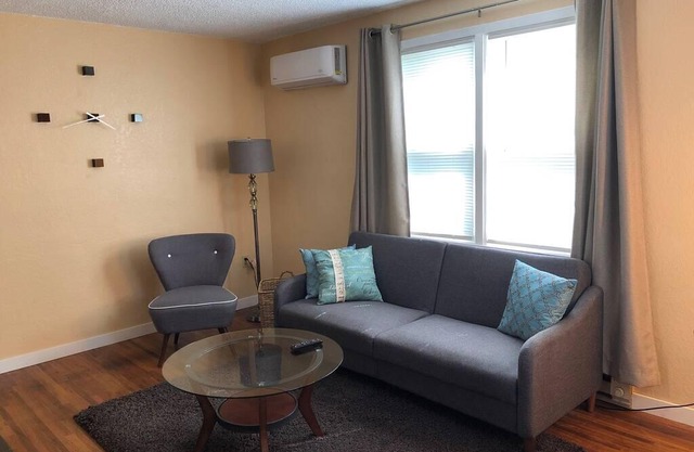 Adorable Finch Arboretum One Bedroom