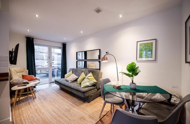 Air Host Stay Broadhurst Court Town Centre 