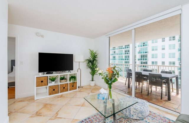 Amazing 2BR APT @Brickell, Free Parking