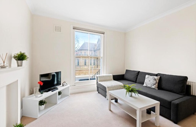 Amazing 4 Bedroom Flat in Fulham