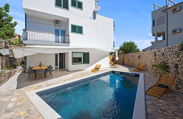 Amazing apartment in Murter with WiFi