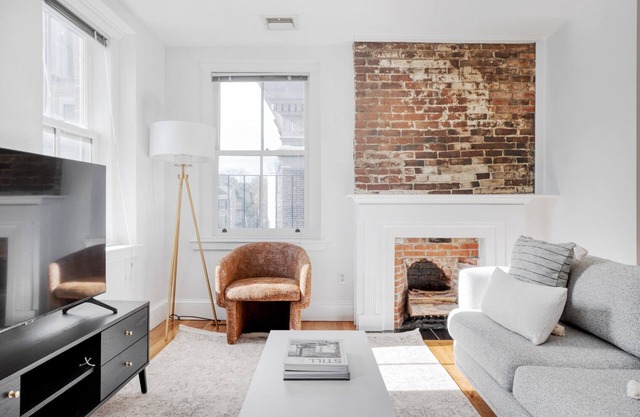 Amazing Beacon Hill 2BR w/W/D, nr Boston Common, by Blueground