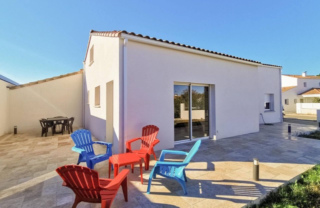 Amazing home in La Tranche sur Mer