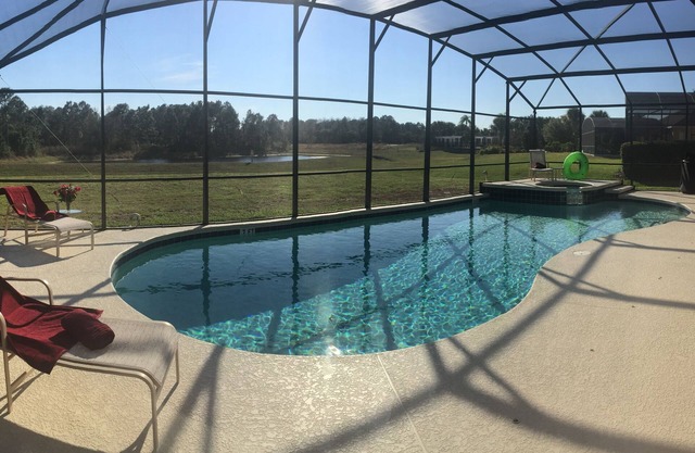 Amazing Villa with south facing pool and conservation view