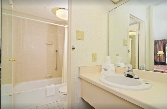 Americas Value Inn Wilson Ground 