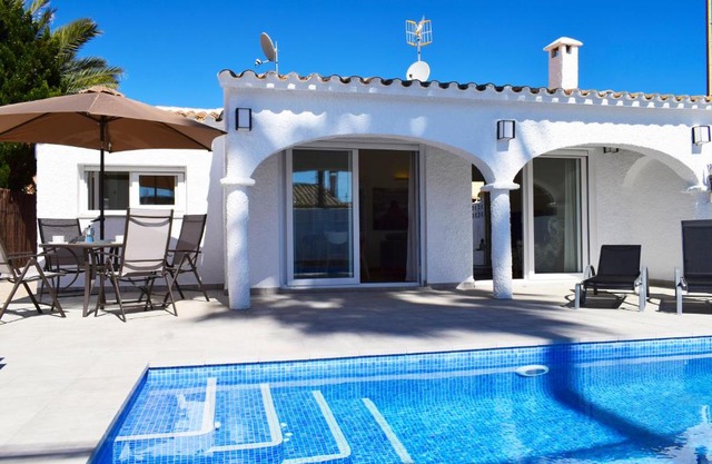 Bacalla Piscina Privada Les Marines 