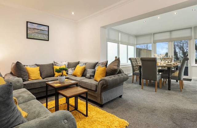 Ocean Waves Enclosed Garden 