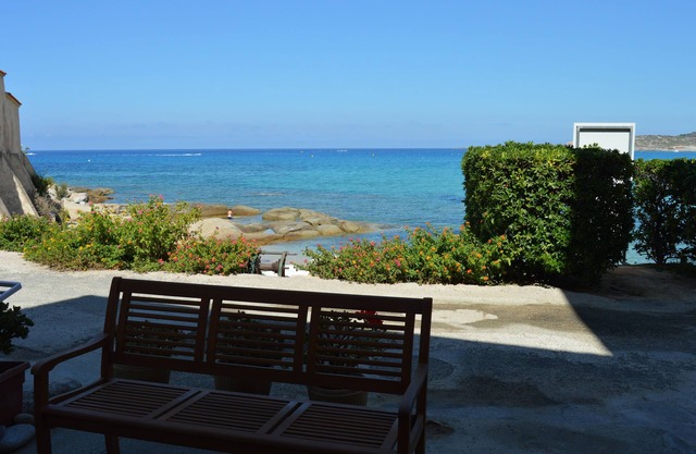 Cala Algajola Persons 