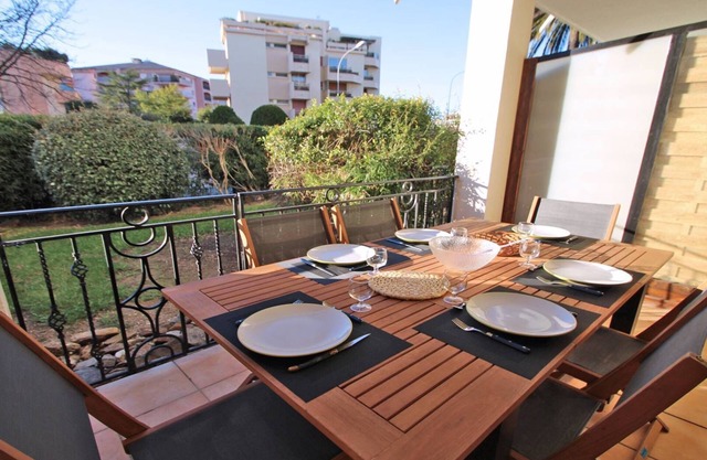 Apartment for 6 people – Swimming pool residence – Air conditioning – WiFi – Sainte.