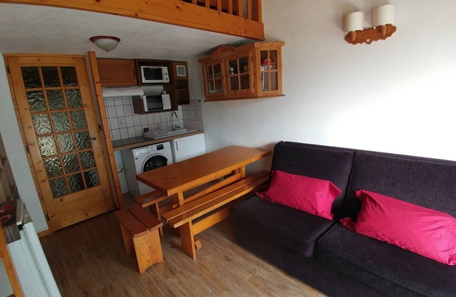 Apartment in Chamonix with Balcony, Pets Allowed & Parking