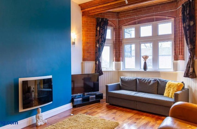 Apartment No 1 - The Old Red King Pub, Whitefield, Manchester