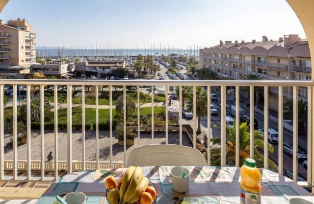 Apartment Port de La Gavine in Hyères - 4 persons, 1 bedrooms