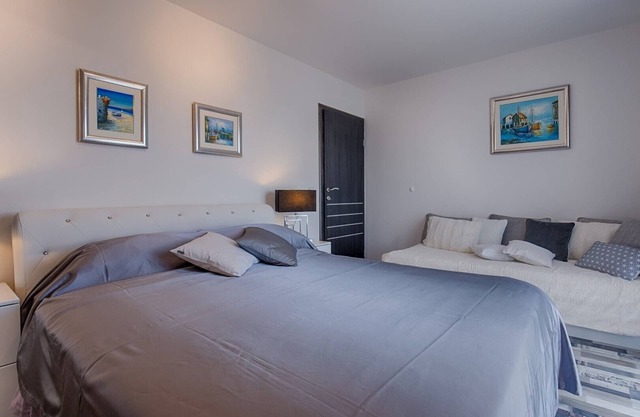 Apartment Queens II with Sea View in Selce