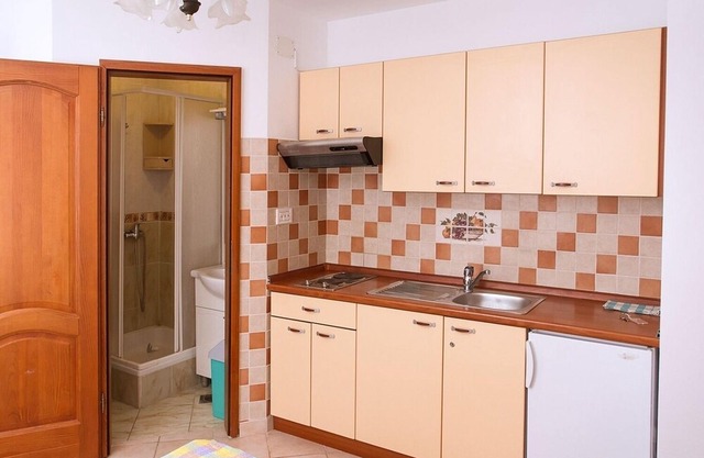 Apartment Super - 50 m from pebble beach: SA1 Nina - 1.kat(2) - Povljana, Island Pag, Croatia