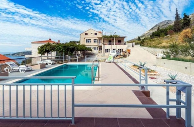 apartments klis - three-bedroom apartment with terrace