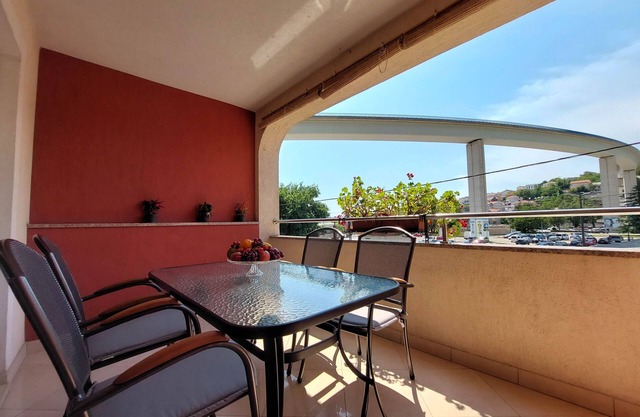 Apartments Zeljko (86411-A1) - Crikvenica